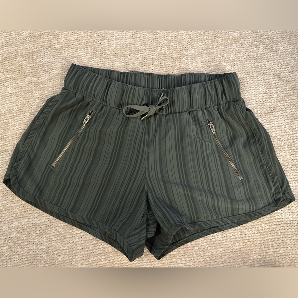 Athleta Stripe Sway Shorts with Zipper Detail - Size XS